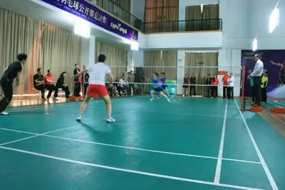 足球比赛中 足球比赛中