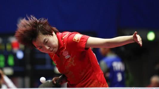 足球赛场上 足球赛场上