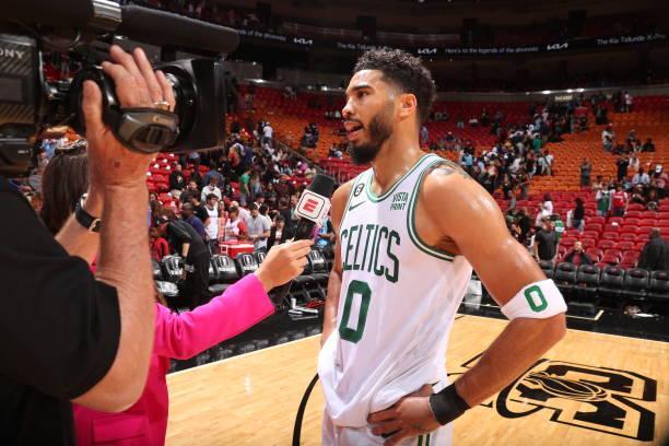 一记冷眼 一记冷眼